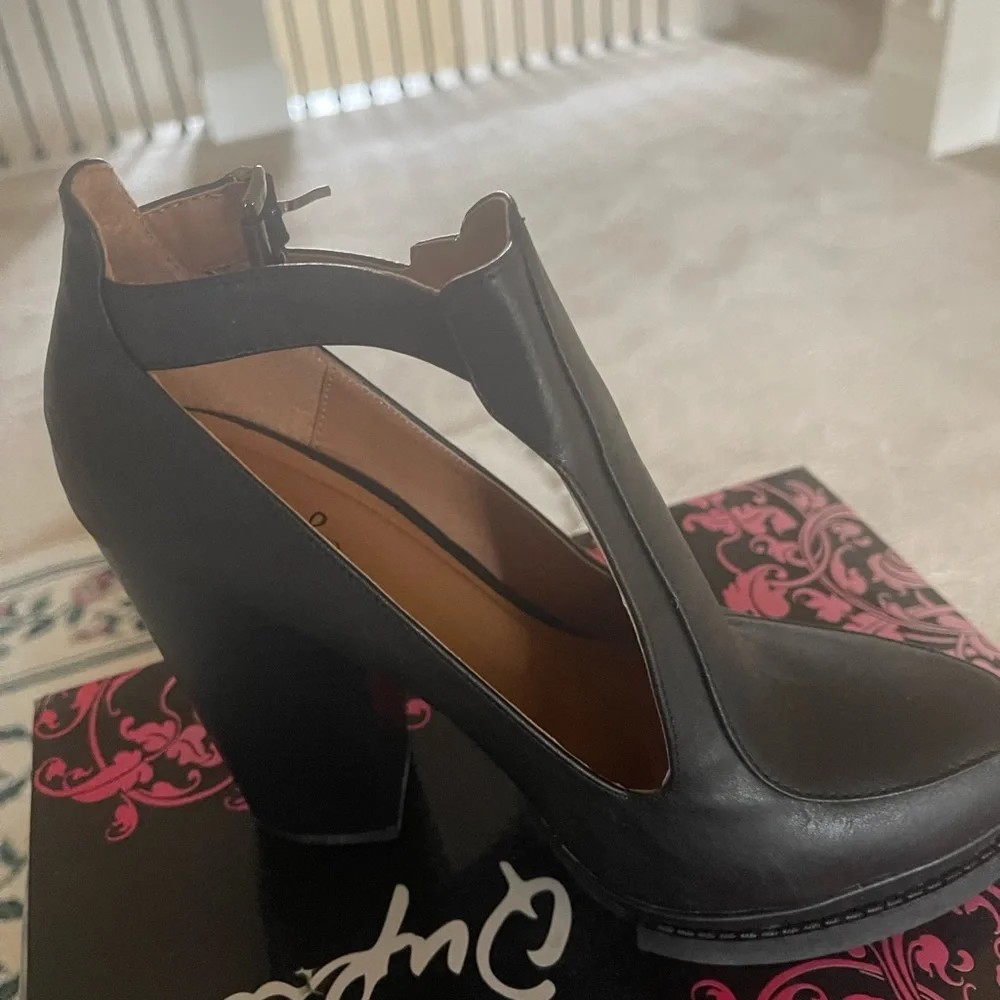 Qupid Heels - Picture 3 of 3